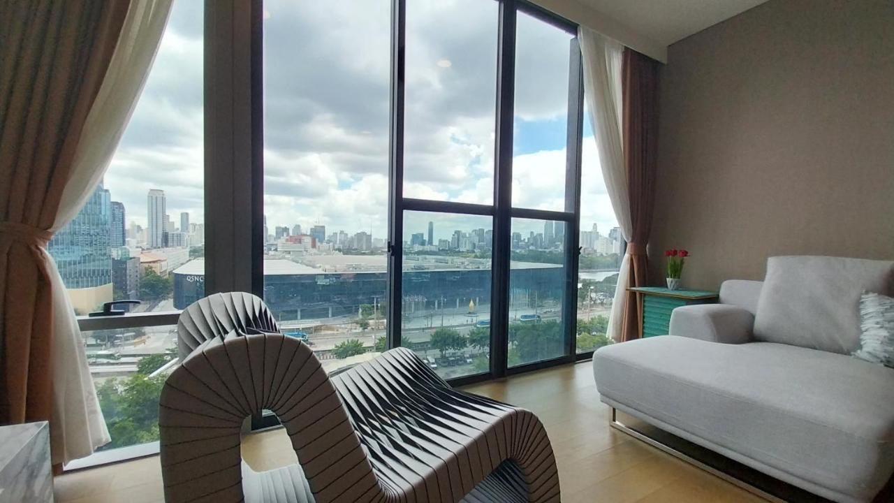 Luxury Queen Sirikit Asok Termianl 21 Bangkok