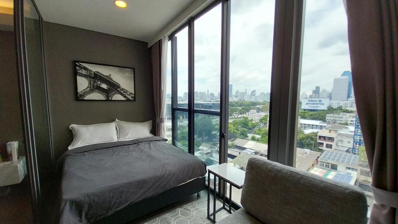 Luxury Queen Sirikit Asok Termianl 21 Bangkok