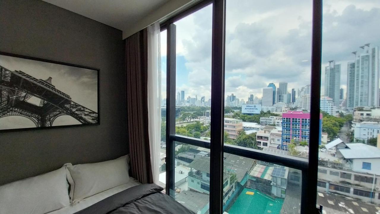 Luxury Queen Sirikit Asok Termianl 21