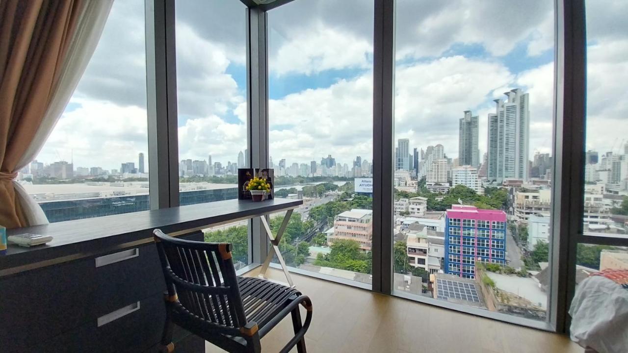 Luxury Queen Sirikit Asok Termianl 21 *