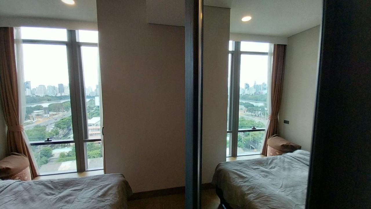 Luxury Queen Sirikit Asok Termianl 21