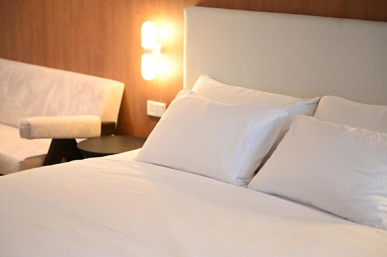 Roam At Balance Suites Apartment *