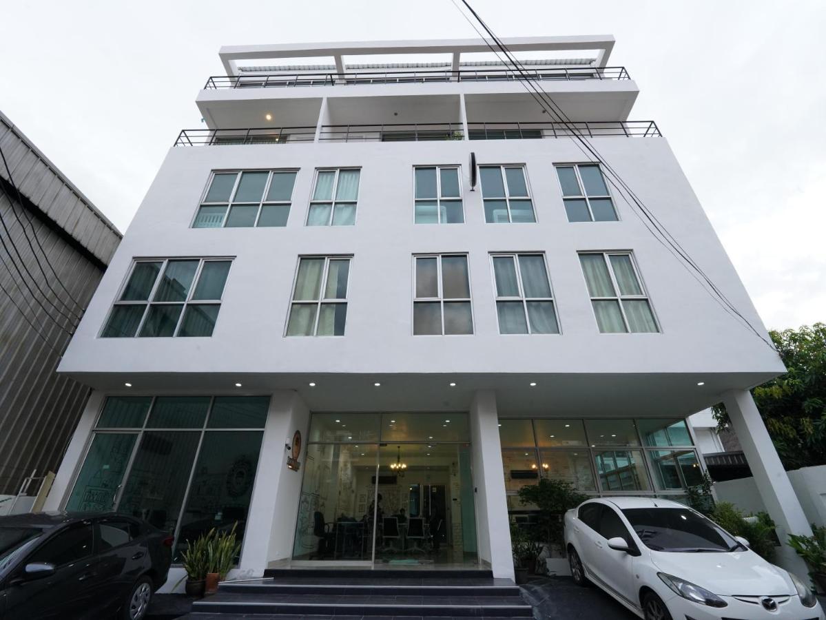 Roomquest Sukhumvit 50 Hotel