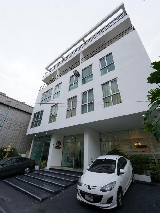 Hotel Roomquest Sukhumvit 50 4*