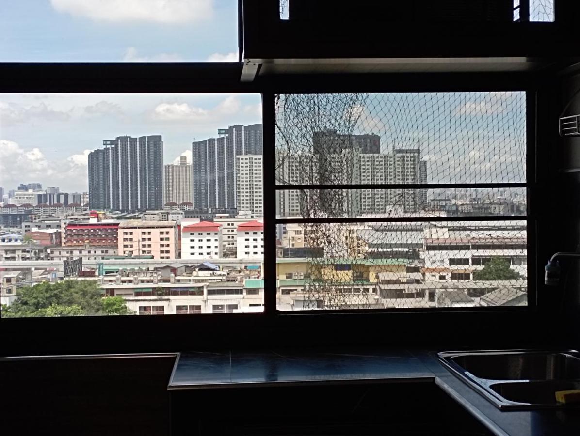 Close To Mrt On 12 Floor In Hua Mak Apartment Bangkok