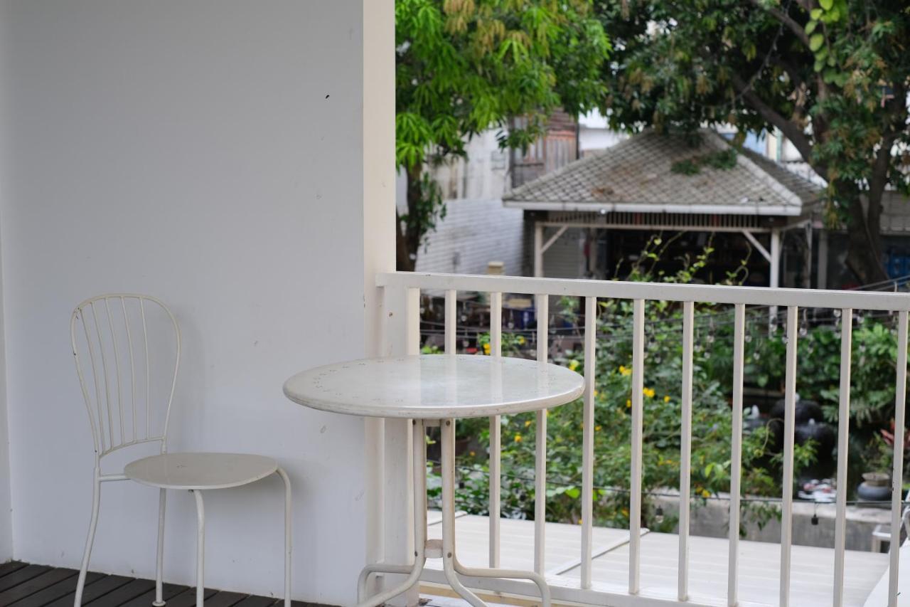 Feung Nakorn Balcony Rooms&cafe Hotel Bangkok