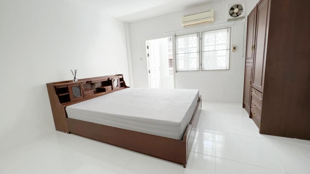 Private 4bedrooms-parking-weekly Special Offer Holiday home Bangkok