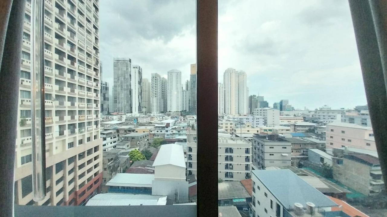Luxury Queen Sirikit Asok Termianl 21 Bangkok