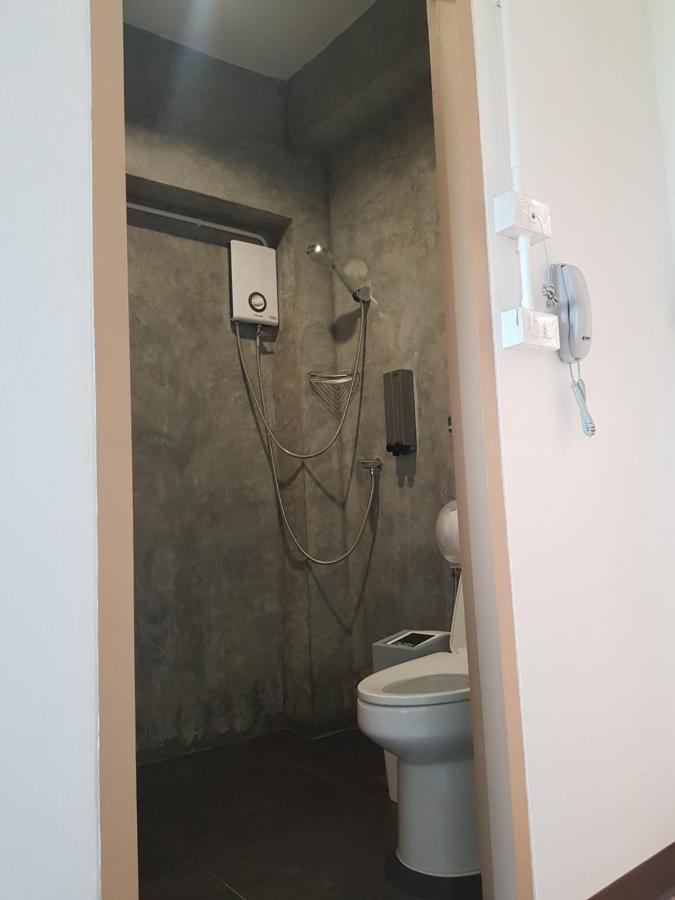 Sleep To Fly & Suvarnabhumi Airport Hostal