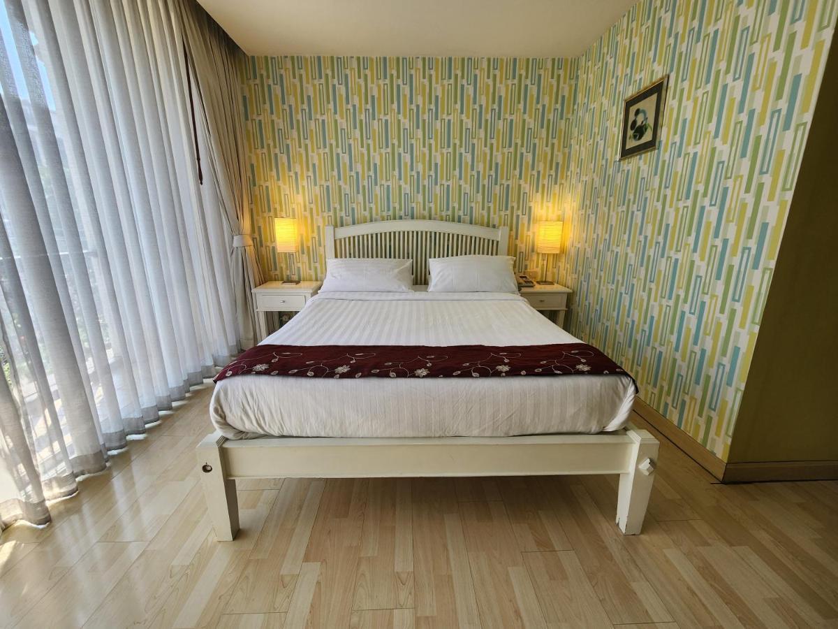 August Residencia 3*