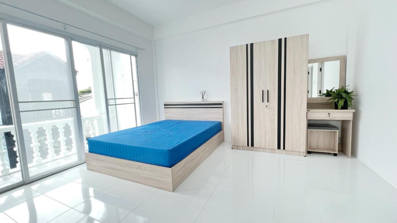 Holiday home Private 4bedrooms-parking-weekly Special Offer