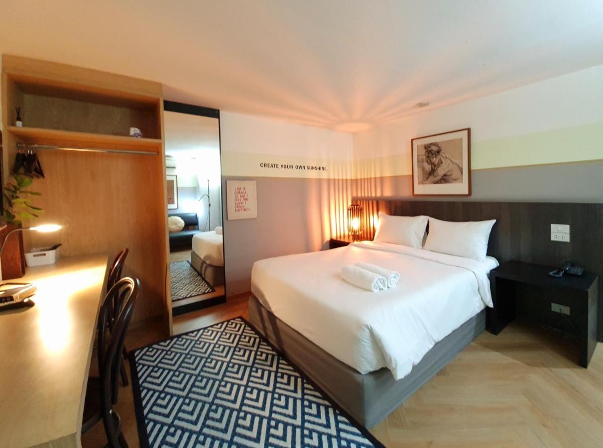 Somewhere To Escape - Hometel Hotel 3*