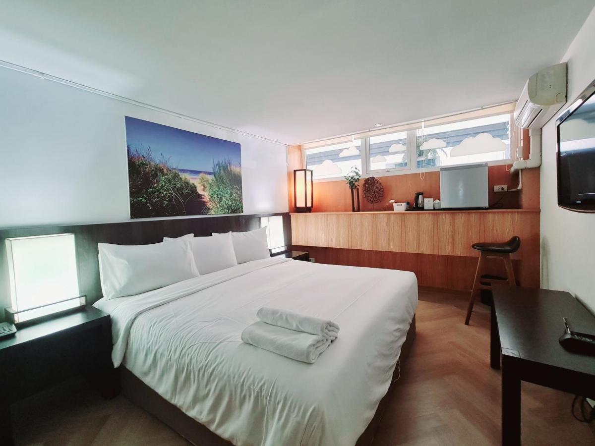 Somewhere To Escape - Hometel 3*