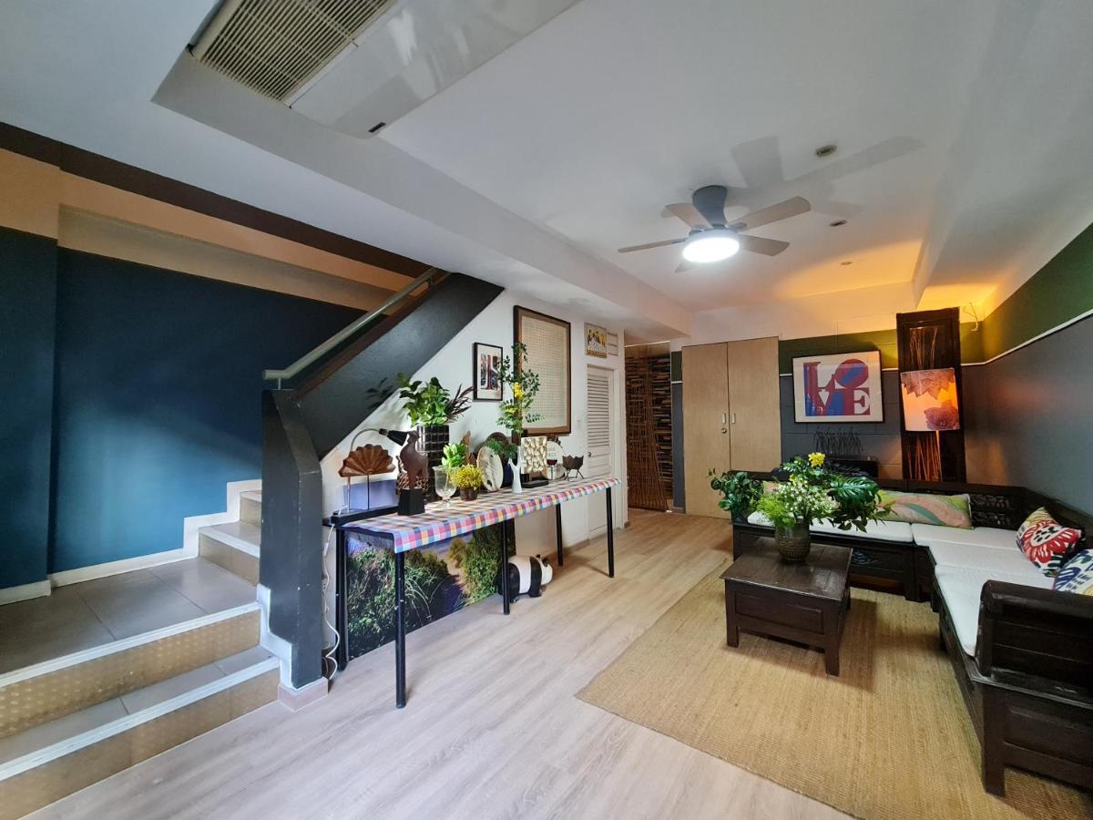 Somewhere To Escape - Hometel 3*