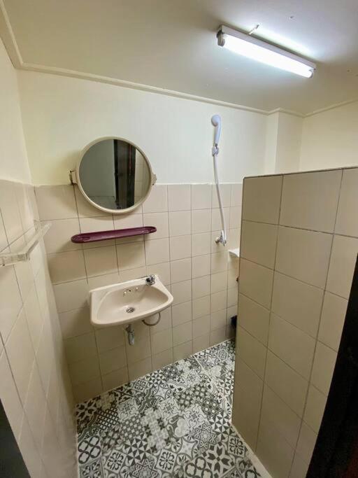 Ratanawong Place 553 Apartment