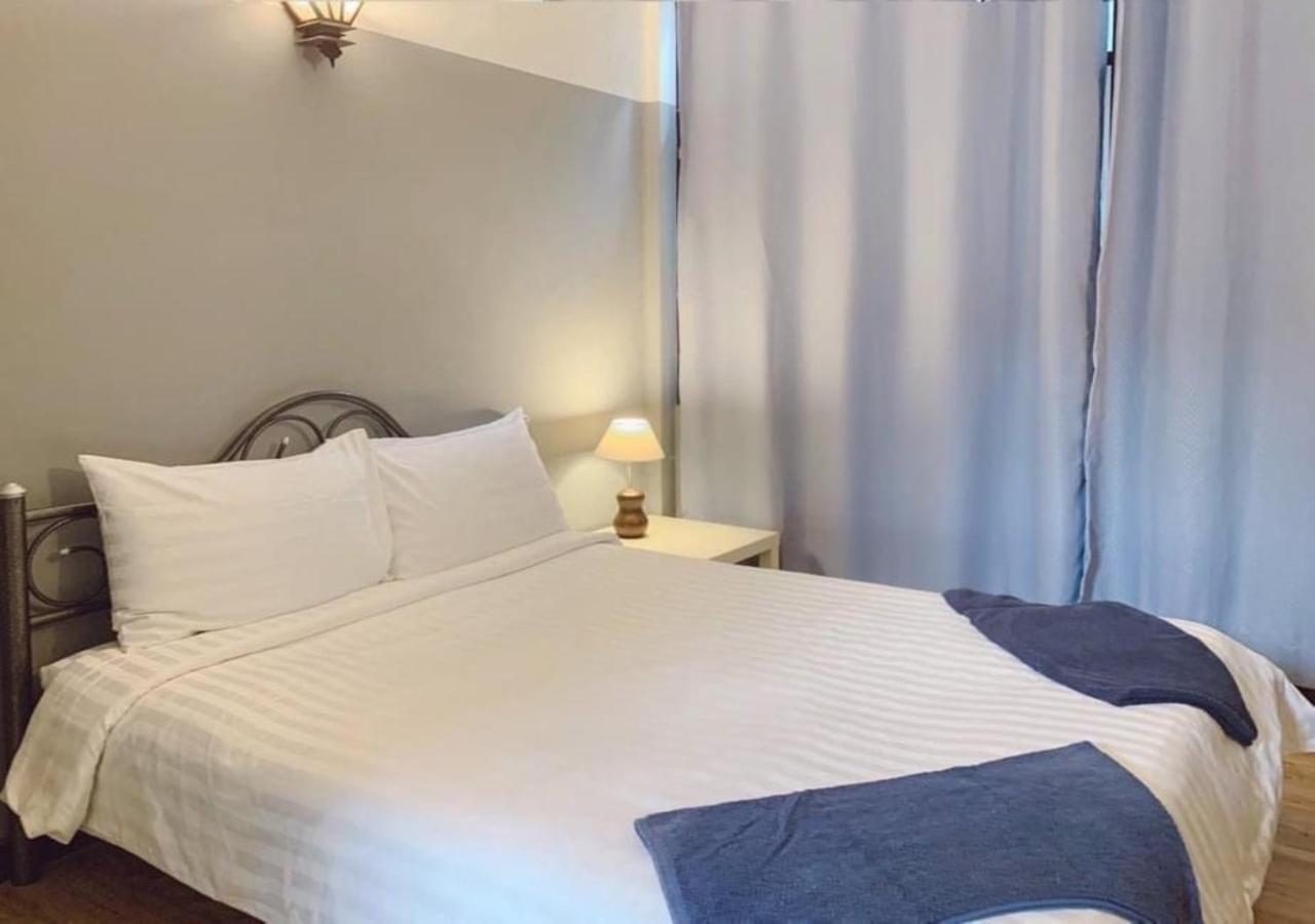 Pillow & Bread Hostal