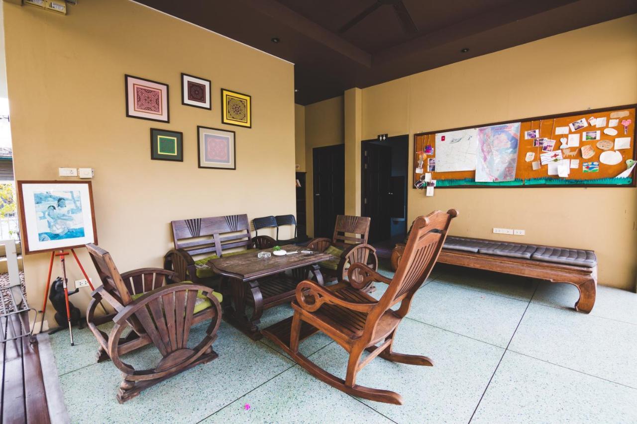 Hotel Feung Nakorn Balcony Rooms&cafe