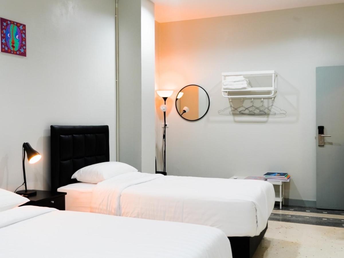 Khách sạn hẻo lánh Suksomboon *