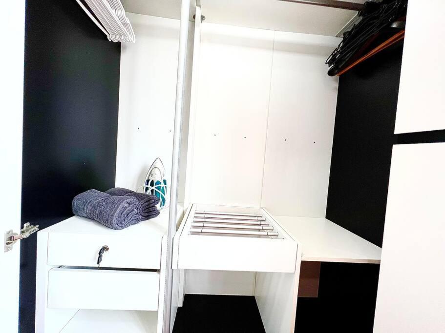 Selfcheckin Omni Tower Sukhumvit4 Nana Asoke Bts Mrt Hispeed Wifi Pool&gym Apartment Bangkok