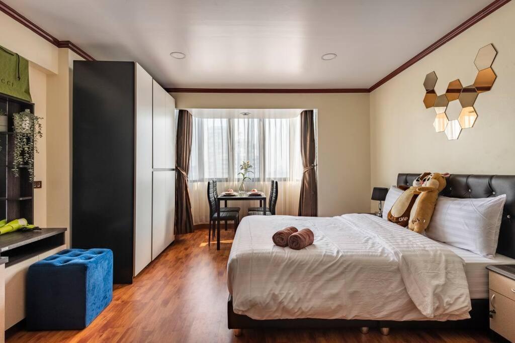 Selfcheckin Omni Tower Sukhumvit4 Nana Asoke Bts Mrt Hispeed Wifi Pool&gym Apartment *