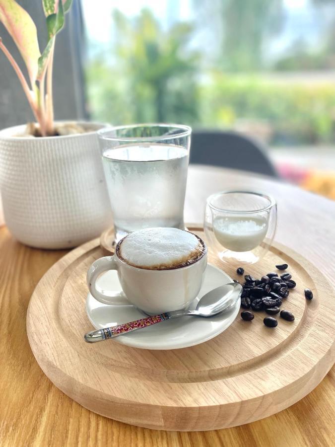 Bed & Breakfast Cafe Ice Resident