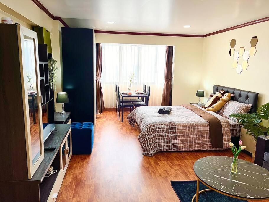 Selfcheckin Omni Tower Sukhumvit4 Nana Asoke Bts Mrt Hispeed Wifi Pool&gym Apartment
