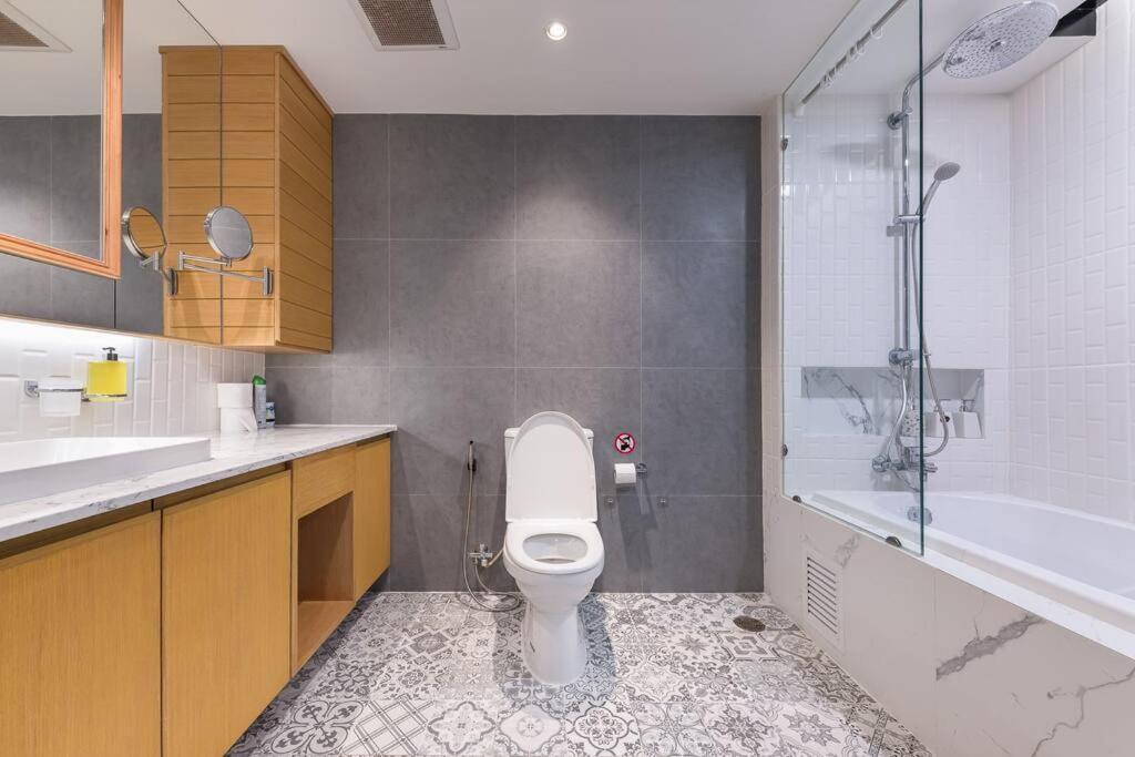 Bangkok, 5 Stars River View & Characteristic Decor Appartement