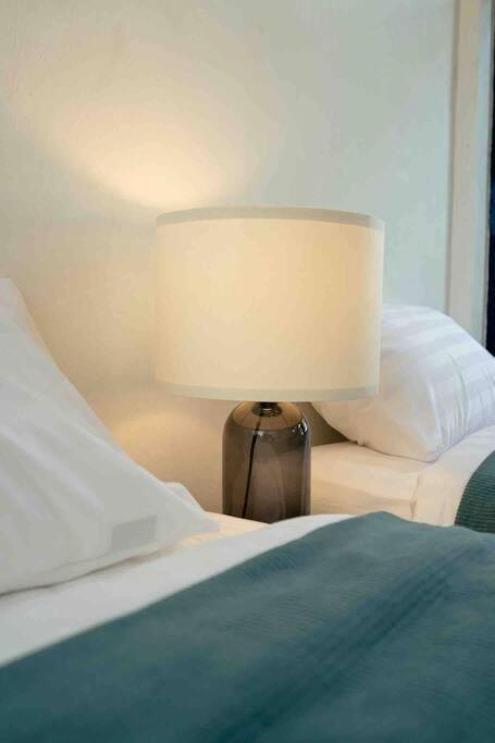 Townhome W/ Workstation-2mins To Food-fun-metro Holiday home Bangkok