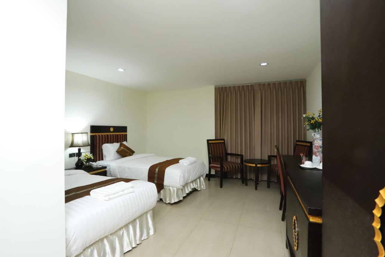 Lucky Palace 3*