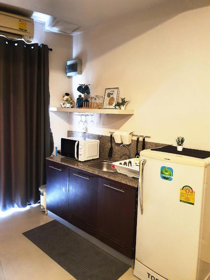 Apartment 552 *
