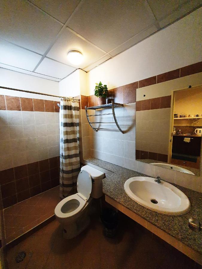 Apartment 552 *