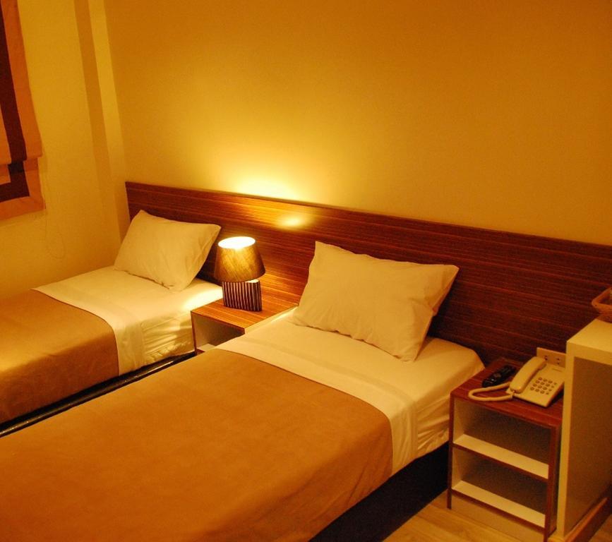 Hotel White House Asoke Sukhumvit 18 3*