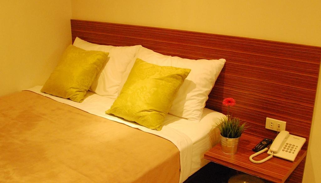 White House Asoke Sukhumvit 18