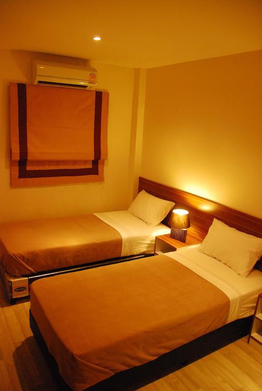 White House Asoke Sukhumvit 18 Hotel