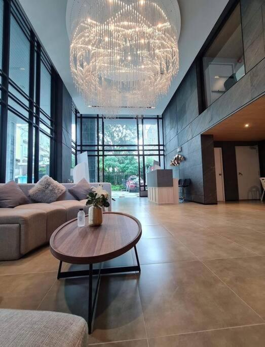 Apartment Monte Rama 9 Near Jodfair Market Bangkok
