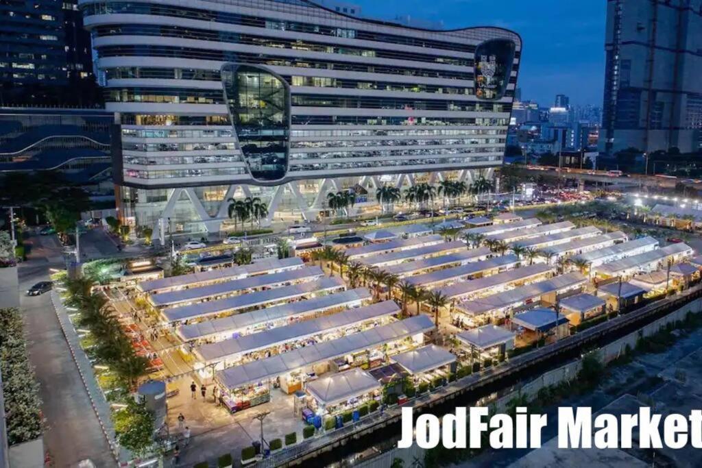 Monte Rama 9 Near Jodfair Market Bangkok