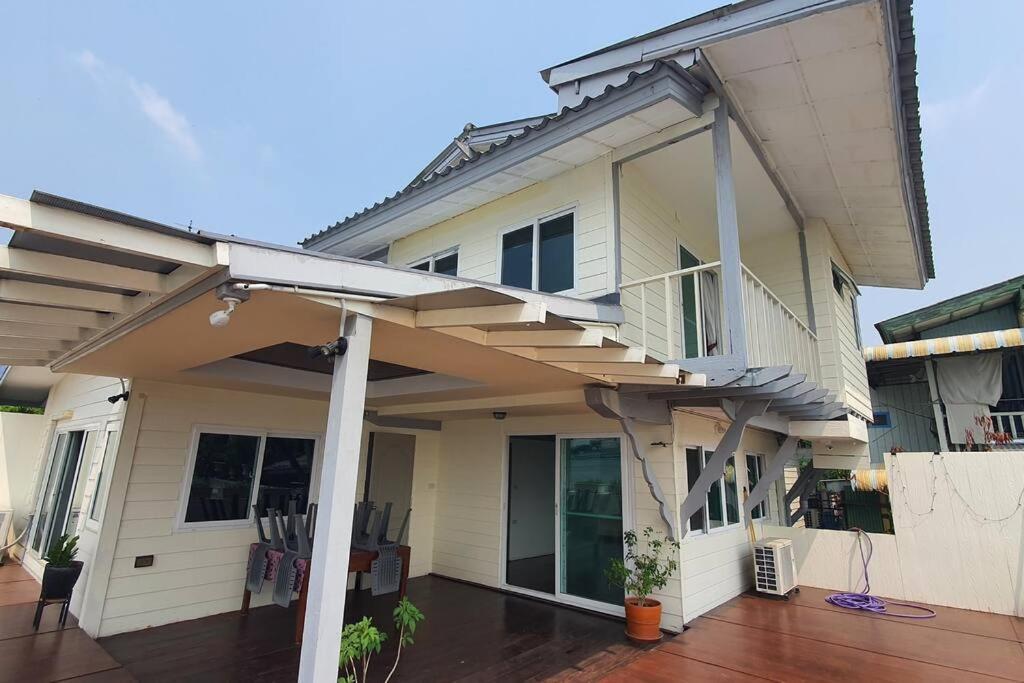 Riverfront House/chao Phraya River/baan Rimphraya Feriehus *