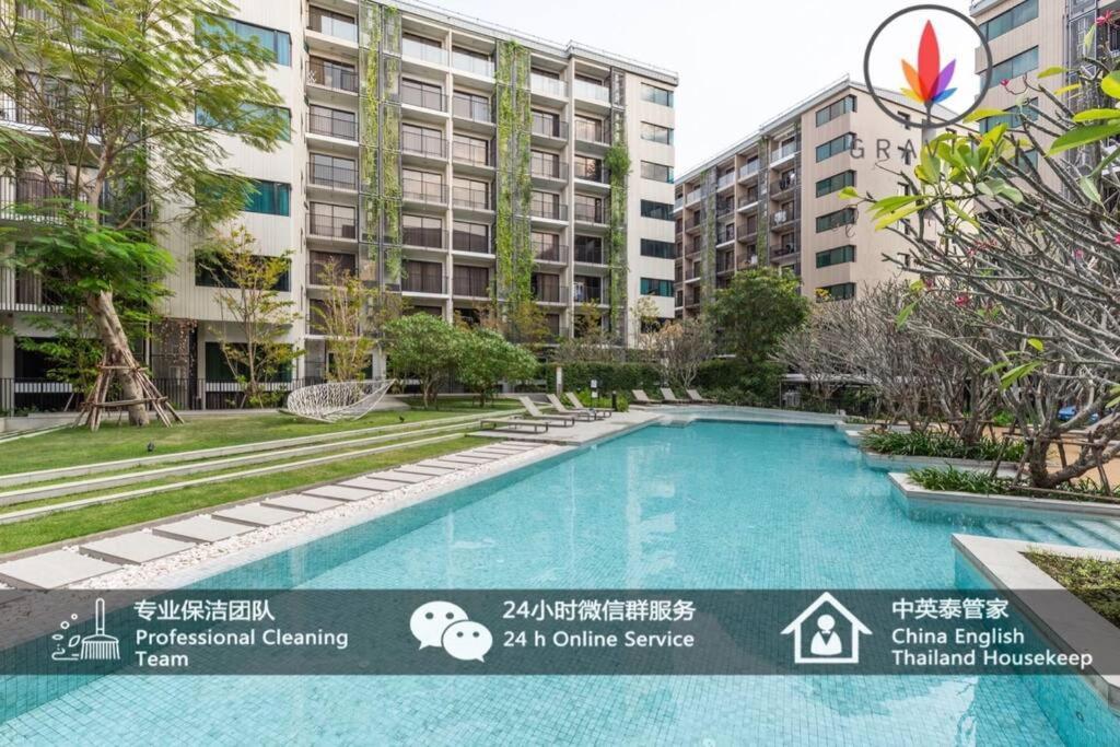 Apartamento Bts Surasak Riverside Apartment: Ferris Wheel Views & Pool Access