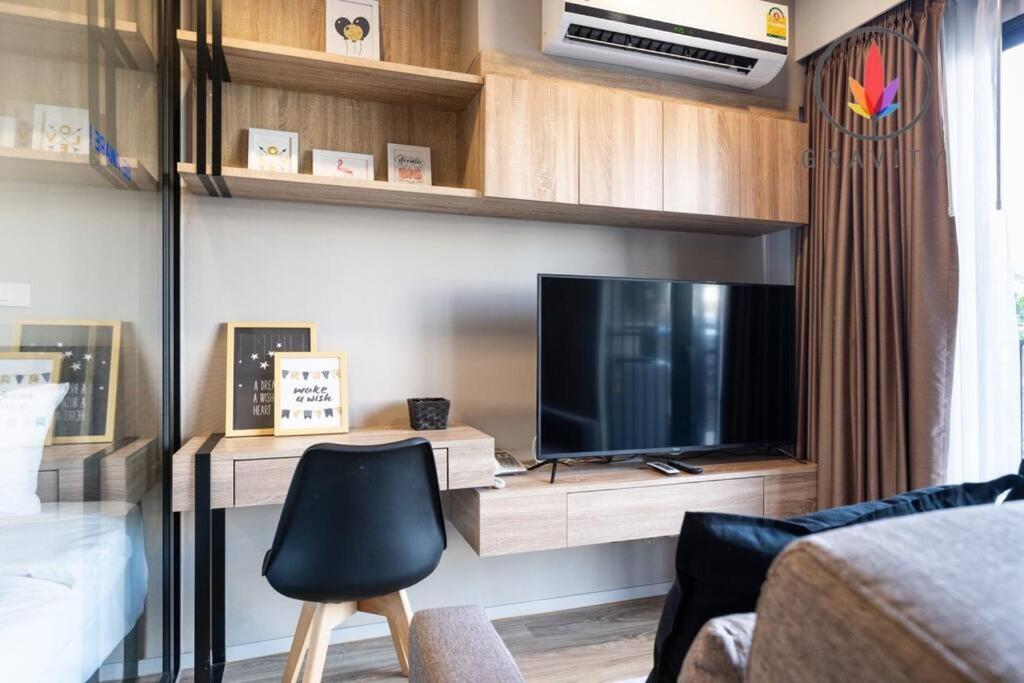 Apartamento Bts Surasak Riverside Apartment: Ferris Wheel Views & Pool Access Banguecoque