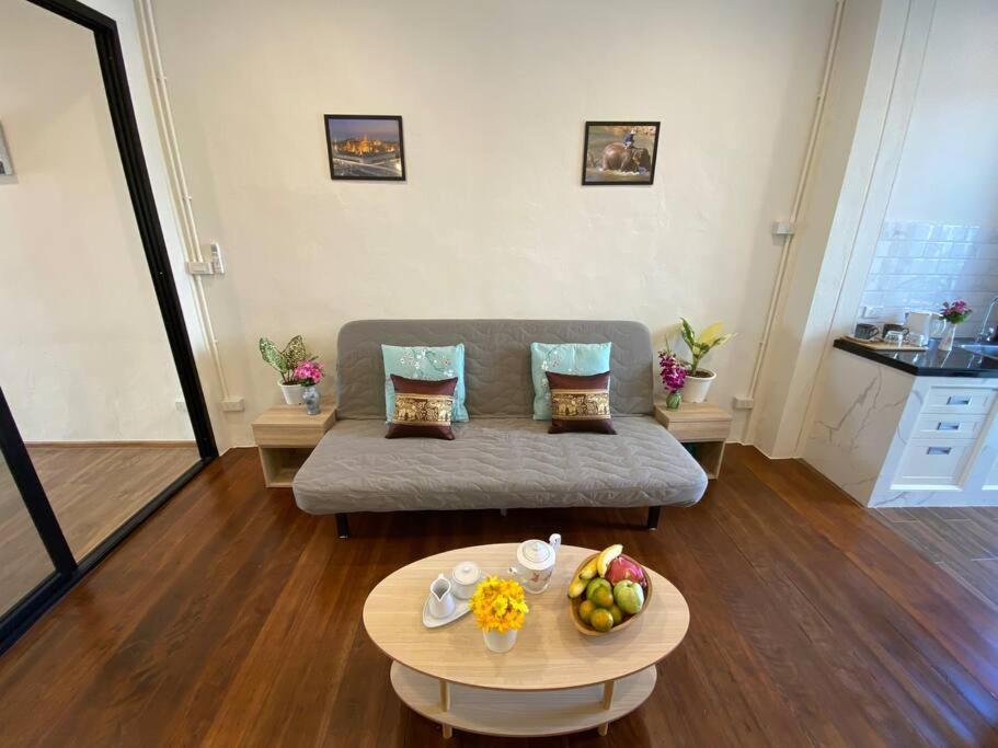Apartment 1 Min Walk To Bts, 3 Bed 3 Bath, Entire House