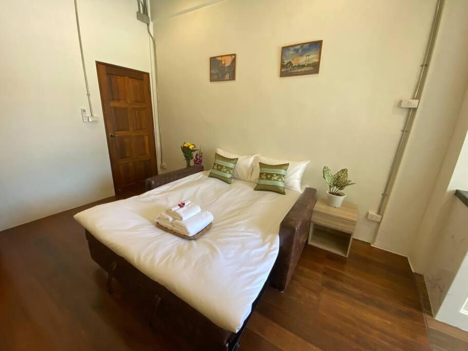 1 Min Walk To Bts, 3 Bed 3 Bath, Entire House Bangkok