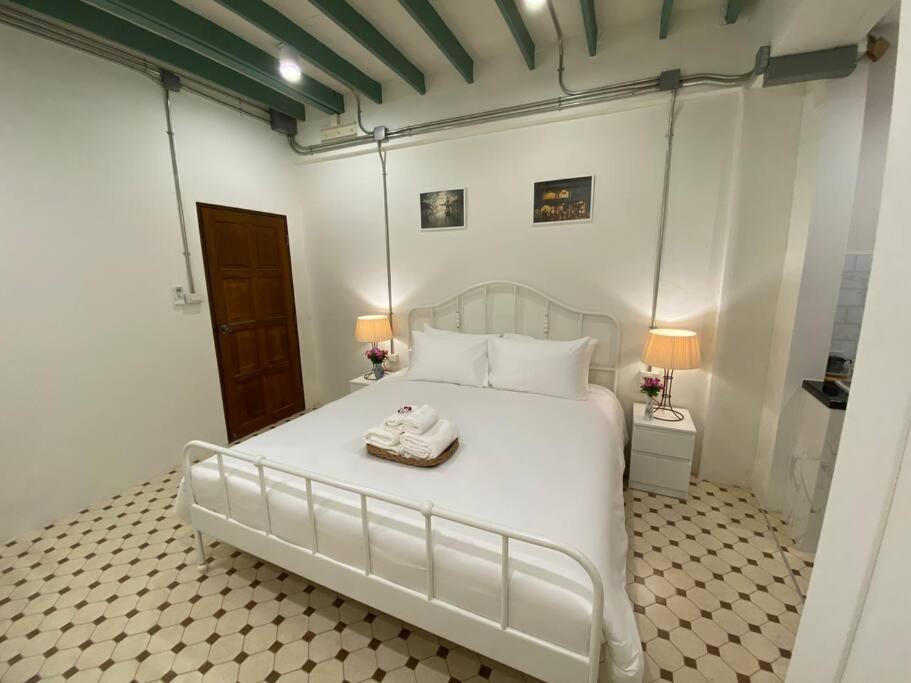1 Min Walk To Bts, 3 Bed 3 Bath, Entire House