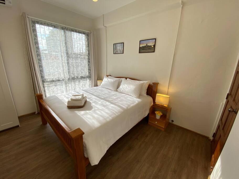 Apartment 1 Min Walk To Bts, 3 Bed 3 Bath, Entire House *