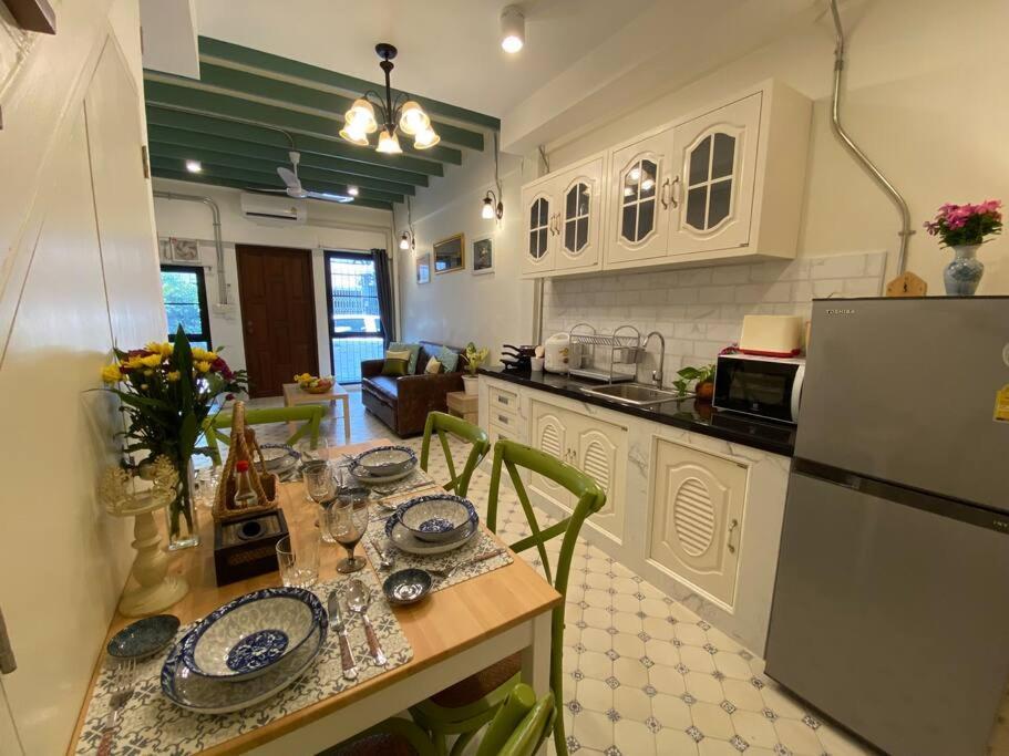 1 Min Walk To Bts, 3 Bed 3 Bath, Entire House Bangkok