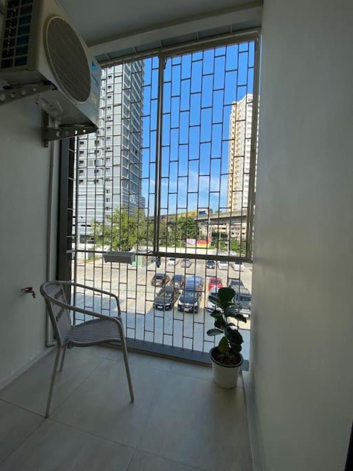 1 Min Walk To Bts, 3 Bed 3 Bath, Entire House * Bangkok