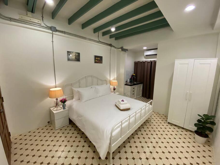 1 Min Walk To Bts, 3 Bed 3 Bath, Entire House Apartment