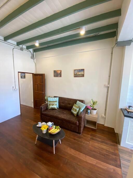 Apartment 1 Min Walk To Bts, 3 Bed 3 Bath, Entire House Bangkok
