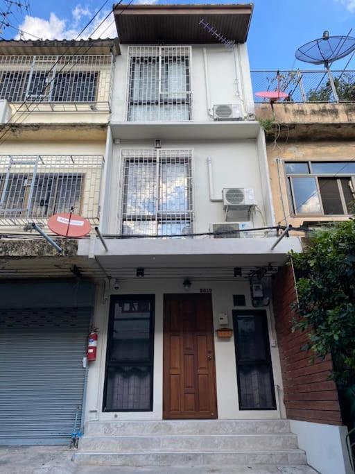 1 Min Walk To Bts, 3 Bed 3 Bath, Entire House Apartment