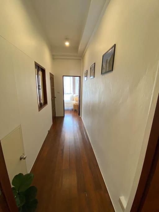 Apartment 1 Min Walk To Bts, 3 Bed 3 Bath, Entire House