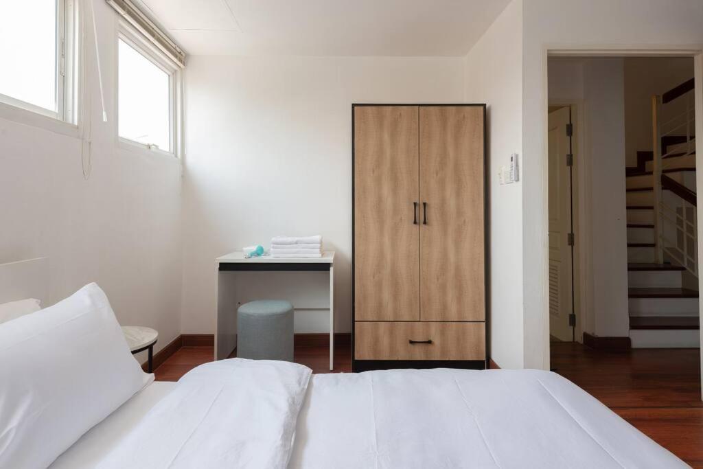 420 House- Up To 10 Guests In Bangkok. Hébergement de vacances Bangkok